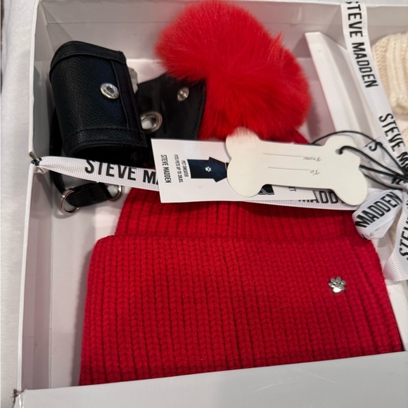 Steve Madden winter gift set beanie pet sweater up to 20lbs & poop bag pouch - Picture 9 of 12